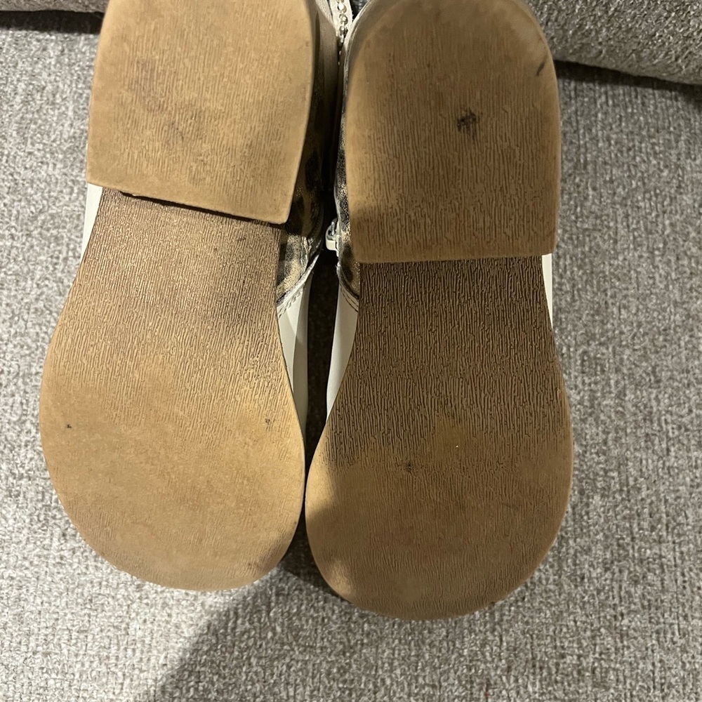 Girls boots size 2M. Color cream/beige. Leopard print in the back. Side zippers! - Picture 7 of 13